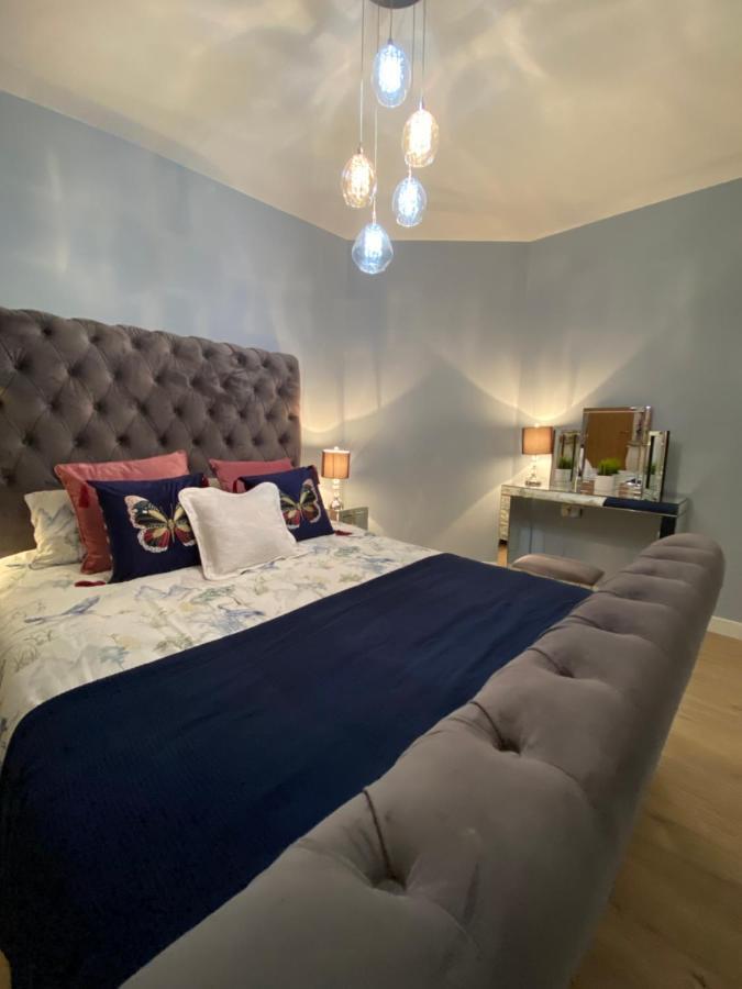 Lovely 3 Bed With Jacuzzi, Close To Airport, Driveway, Wifi Edimburgo Exterior foto