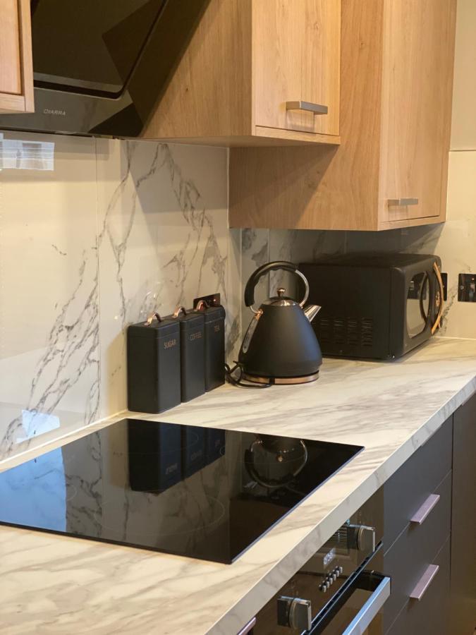 Lovely 3 Bed With Jacuzzi, Close To Airport, Driveway, Wifi Edimburgo Exterior foto