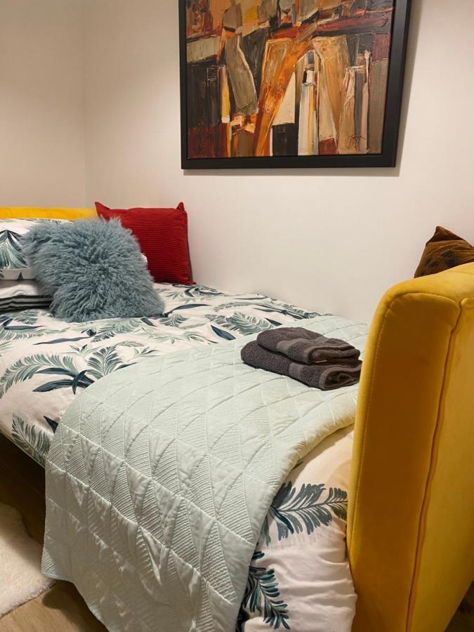 Lovely 3 Bed With Jacuzzi, Close To Airport, Driveway, Wifi Edimburgo Exterior foto